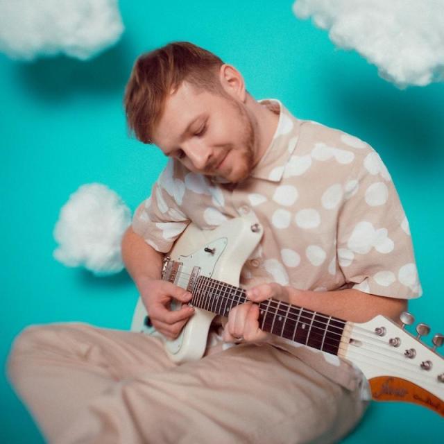THOM ARTWAY A HOSTÉ